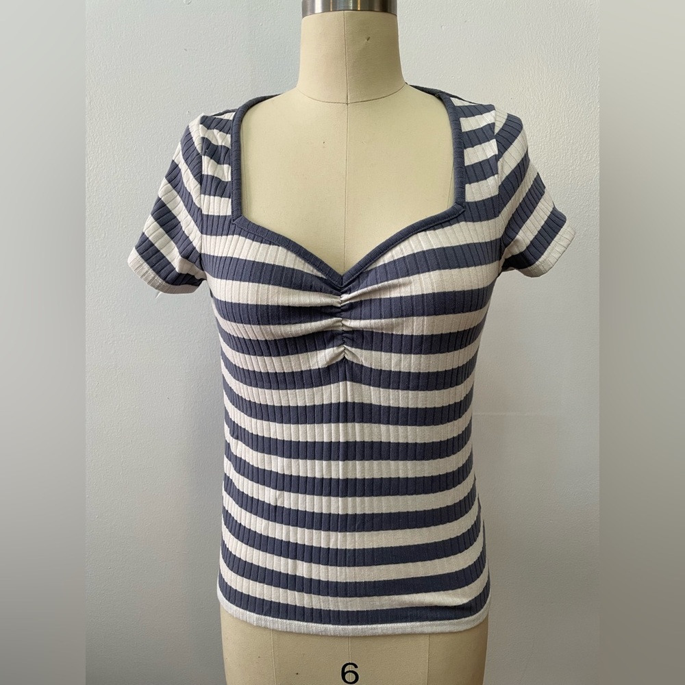 Madewell sweetheart neckline tee